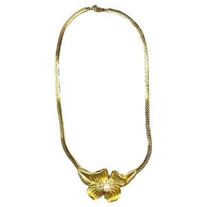 Vintage Trifari gold tone floral necklace w/rhinestones Costume jewelry
